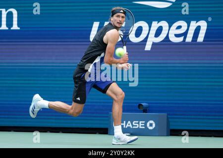 New York, Etats-Unis. 03 septembre 2024. Alexander Zverev d'Allemagne pendant le jour 9 de l'US Open 2024, tournoi de tennis du Grand Chelem le 3 septembre 2024 au USTA Billie Jean King National Tennis Center à New York, États-Unis - photo Jean Catuffe/DPPI crédit : DPPI Media/Alamy Live News Banque D'Images