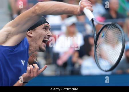 New York, Etats-Unis. 03 septembre 2024. Alexander Zverev d'Allemagne pendant le jour 9 de l'US Open 2024, tournoi de tennis du Grand Chelem le 3 septembre 2024 au USTA Billie Jean King National Tennis Center à New York, États-Unis - photo Jean Catuffe/DPPI crédit : DPPI Media/Alamy Live News Banque D'Images