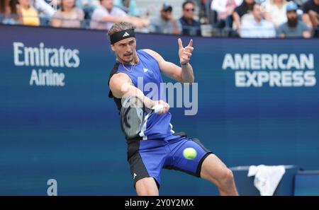 New York, Etats-Unis. 03 septembre 2024. Alexander Zverev d'Allemagne pendant le jour 9 de l'US Open 2024, tournoi de tennis du Grand Chelem le 3 septembre 2024 au USTA Billie Jean King National Tennis Center à New York, États-Unis - photo Jean Catuffe/DPPI crédit : DPPI Media/Alamy Live News Banque D'Images