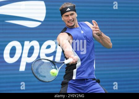 New York, Etats-Unis. 03 septembre 2024. Alexander Zverev d'Allemagne pendant le jour 9 de l'US Open 2024, tournoi de tennis du Grand Chelem le 3 septembre 2024 au USTA Billie Jean King National Tennis Center à New York, États-Unis - photo Jean Catuffe/DPPI crédit : DPPI Media/Alamy Live News Banque D'Images