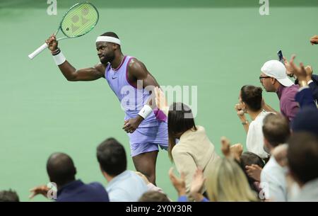 New York, Etats-Unis. 04th Sep, 2024. Frances Tiafoe des États-Unis célèbre un point lors de la 9e journée du tournoi de tennis du Grand Chelem de l'US Open 2024 le 3 septembre 2024 au USTA Billie Jean King National Tennis Center à New York, États-Unis - photo Jean Catuffe/DPPI crédit : DPPI Media/Alamy Live News Banque D'Images