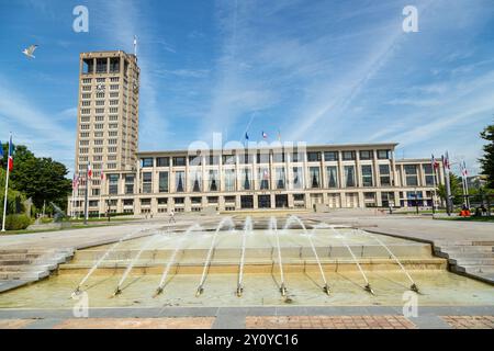 Hôtel de ville du Havre (Mairie du Havre, Hôtel de ville du Havre) il a été conçu par Auguste Perret et sa construction a commencé en 1953 Banque D'Images