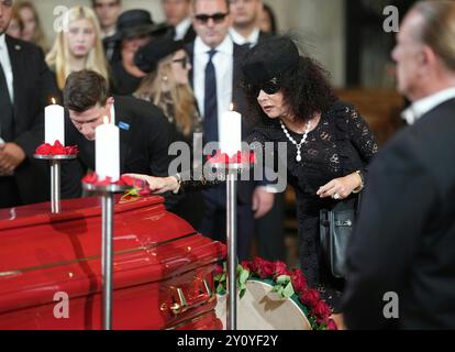 ABD0006 20240831 - Richard Lugner Funeral, Farewell and Memorial service, Holy Mass, tenu Stephen's Cathedral, Vienna, Austria, le 31 août 2024. Christina Lugner - 20240831 PD0777 Banque D'Images