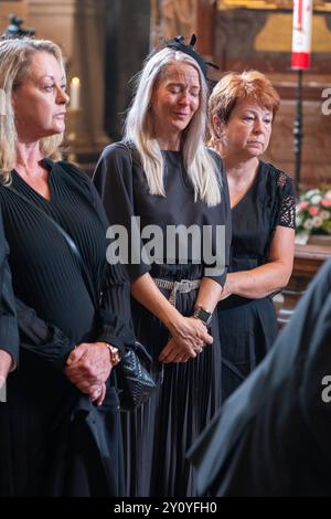 Richard Lugner Funeral, Farewell and Memorial service, Holy Mass, tenu Stephen's Cathedral, Vienna, Austria, le 31 août 2024. . Veuve Simone LUGNER mit Mutter Eva REILÄNDER. - 20240831 PD27228 Banque D'Images