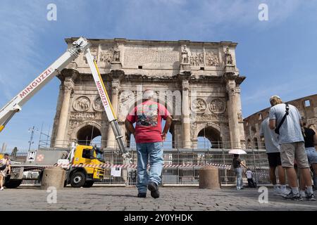 Rome, Italie. 04th Sep, 2024. Vue de l'Arc de Constantin à Rome avant vérification des dégâts causés à l'Arc par la foudre lors d'une violente tempête qui a frappé Rome hier après-midi, 3 septembre 2024 (photo de Matteo Nardone/Pacific Press) crédit : Pacific Press Media production Corp./Alamy Live News Banque D'Images