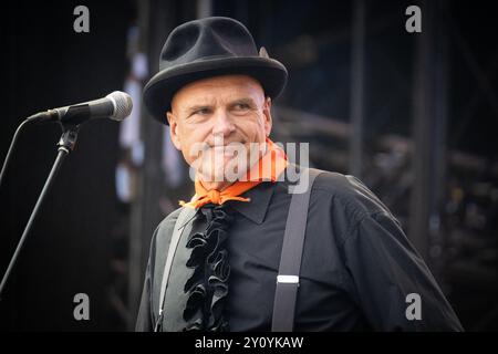 Trondheim, Norvège. 17 août 2024. Le groupe pop norvégien Tre Små Kinesere perferms un concert live lors du festival de musique norvégien Pstereo Festival 2024 à Trondheim. Banque D'Images