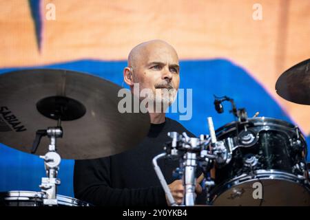 Trondheim, Norvège. 17 août 2024. Le groupe pop norvégien Tre Små Kinesere perferms un concert live lors du festival de musique norvégien Pstereo Festival 2024 à Trondheim. Banque D'Images