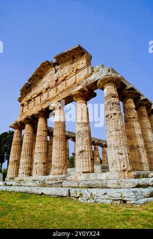 Images et photographies en couleur la magnificence des temples et des fouilles archéologiques de l'ancienne ville grecque de Paestum, Italie, Campanie, vente Banque D'Images