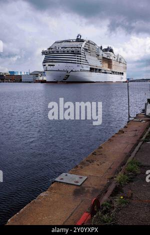 Saint Nazaire, France. 17 août 2024. Photo, datée du 17 août 2024, du navire de croisière géant MSC World America actuellement en construction au chantier des chantiers de l'Atlantique à Saint-Nazaire, Loire-Atlantique, France. Le navire de croisière de 333 mètres MSC World America sera positionné en Amérique du Nord à partir du printemps 2025 et naviguera dans les Caraïbes. Photo de David Boyer/ABACAPRESS. COM Credit : Abaca Press/Alamy Live News Banque D'Images