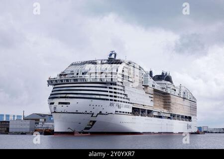 Saint Nazaire, France. 17 août 2024. Photo, datée du 17 août 2024, du navire de croisière géant MSC World America actuellement en construction au chantier des chantiers de l'Atlantique à Saint-Nazaire, Loire-Atlantique, France. Le navire de croisière de 333 mètres MSC World America sera positionné en Amérique du Nord à partir du printemps 2025 et naviguera dans les Caraïbes. Photo de David Boyer/ABACAPRESS. COM Credit : Abaca Press/Alamy Live News Banque D'Images