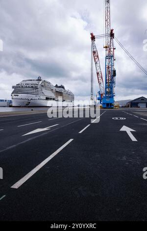 Saint Nazaire, France. 17 août 2024. Photo, datée du 17 août 2024, du navire de croisière géant MSC World America actuellement en construction au chantier des chantiers de l'Atlantique à Saint-Nazaire, Loire-Atlantique, France. Le navire de croisière de 333 mètres MSC World America sera positionné en Amérique du Nord à partir du printemps 2025 et naviguera dans les Caraïbes. Photo de David Boyer/ABACAPRESS. COM Credit : Abaca Press/Alamy Live News Banque D'Images