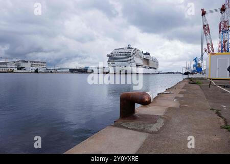 Saint Nazaire, France. 17 août 2024. Photo, datée du 17 août 2024, du navire de croisière géant MSC World America actuellement en construction au chantier des chantiers de l'Atlantique à Saint-Nazaire, Loire-Atlantique, France. Le navire de croisière de 333 mètres MSC World America sera positionné en Amérique du Nord à partir du printemps 2025 et naviguera dans les Caraïbes. Photo de David Boyer/ABACAPRESS. COM Credit : Abaca Press/Alamy Live News Banque D'Images