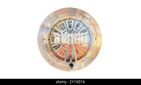 gros plan du télégraphe de commande des moteurs d'un navire, avec des commandes claires et audacieuses, symbolisant la précision et le contrôle requis en navigation maritime Banque D'Images