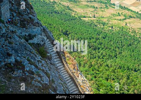 Escaliers menant au Donjon du château de Peyrepertuse à Duilhac/Sud de la France Banque D'Images