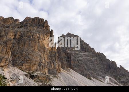 Vue de randonnée près de Tre Cime di Lavaredo - Italie Banque D'Images