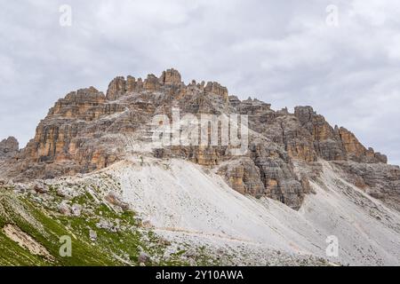 Vue de randonnée près de Tre Cime di Lavaredo - Italie Banque D'Images