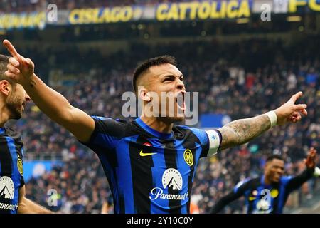 Foto Spada/LaPresse 06 Gennaio 2024 - Milano, Italia - sport, calcio - Inter vs Hellas Verona - Campionato Italiano di calcio Serie A TIM 2023/2024 - Stadio San Siro. Nella foto : Lautaro Martinez (FC Inter) ; esultanza dopo gol 1-0 janvier 06 2024 Milan, Italie - sport, calcio - Inter vs Hellas Vérone - Championnat Italien de football Serie A 2023/2024 - stade San Siro. Sur la photo : : Lautaro Martinez (FC Inter) ; célèbre après avoir marqué 1-0 points Banque D'Images