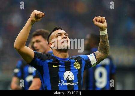 Foto Spada/LaPresse 06 Gennaio 2024 - Milano, Italia - sport, calcio - Inter vs Hellas Verona - Campionato Italiano di calcio Serie A TIM 2023/2024 - Stadio San Siro. Nella foto : Lautaro Martinez (FC Inter) ; esultanza dopo gol 1-0 janvier 06 2024 Milan, Italie - sport, calcio - Inter vs Hellas Vérone - Championnat Italien de football Serie A 2023/2024 - stade San Siro. Sur la photo : : Lautaro Martinez (FC Inter) ; célèbre après avoir marqué 1-0 points Banque D'Images