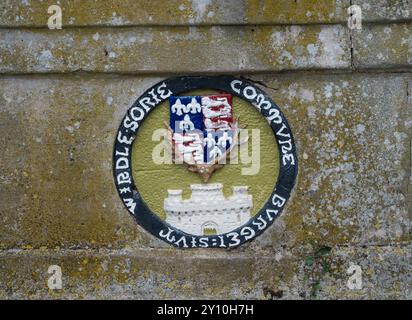 Réplique de la nouvelle armoiries de Windsor sur le pont Windsor représentant l'étalon royal d'Édouard Ier et le motif du château de sa reine, Eleanor de Castille. ROYAUME-UNI Banque D'Images