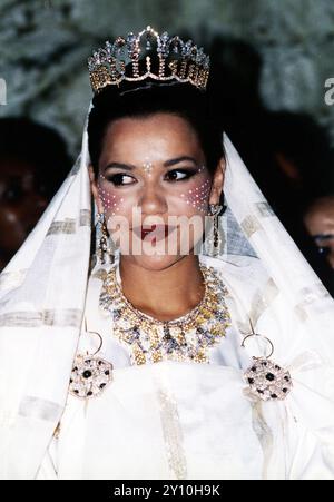 8 Settembre 1994 fés Archivio Storico Olycom/LaPresse Hasna del Marocco (Rabat, 19 novembre 1967), è una principessa e ambientalista marocchina. Nella Foto : Alcune fase del matrimonio della Sua Altezza Reale Hasna del Marocco figlia di re Hassan II con Khalid Benharbit dans la photo : quelques phases du mariage de son Altesse Royale Hasna du Maroc fille du roi Hassan II avec Khalid Benharbit Banque D'Images