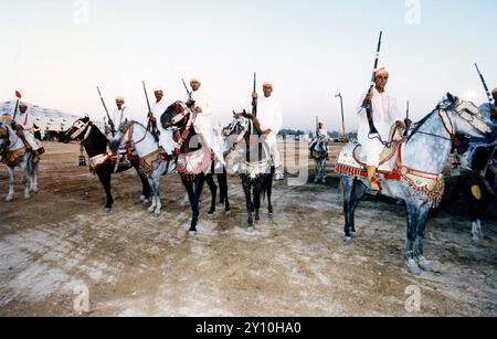 8 Settembre 1994 fés Archivio Storico Olycom/LaPresse Hasna del Marocco (Rabat, 19 novembre 1967), è una principessa e ambientalista marocchina. Nella Foto : Alcune fase del matrimonio della Sua Altezza Reale Hasna del Marocco figlia di re Hassan II con Khalid Benharbit dans la photo : quelques phases du mariage de son Altesse Royale Hasna du Maroc fille du roi Hassan II avec Khalid Benharbit Banque D'Images