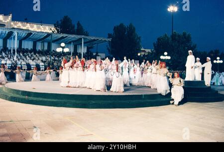 8 Settembre 1994 fés Archivio Storico Olycom/LaPresse Hasna del Marocco (Rabat, 19 novembre 1967), è una principessa e ambientalista marocchina. Nella Foto : Alcune fase del matrimonio della Sua Altezza Reale Hasna del Marocco figlia di re Hassan II con Khalid Benharbit dans la photo : quelques phases du mariage de son Altesse Royale Hasna du Maroc fille du roi Hassan II avec Khalid Benharbit Banque D'Images