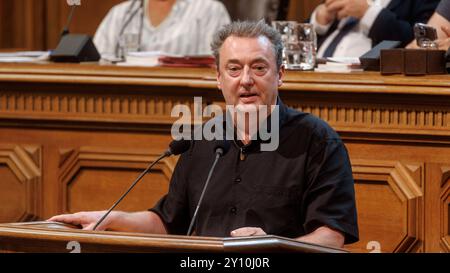 Hambourg, Allemagne. 04th Sep, 2024. Martin Dolzer, membre du Parlement de Hambourg sans groupe parlementaire, intervient pendant l'heure d'actualité du Parlement de Hambourg. Crédit : Markus Scholz/dpa/Alamy Live News Banque D'Images