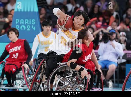 Paris, France. 4 septembre 2024. Dai Jiameng (2e R) de Chine concourt lors du quart de finale féminin de basketball en fauteuil roulant entre la Chine et le Japon aux Jeux paralympiques de Paris 2024 à Paris, France, 4 septembre 2024. Crédit : Gao Jing/Xinhua/Alamy Live News Banque D'Images
