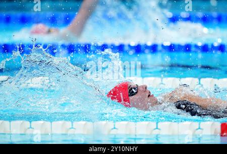 Olivia Newman-Baronius, de Grande-Bretagne, lors de la finale individuelle 200 m Medley SM14 féminine à la Défense Arena de Paris le septième jour des Jeux paralympiques d'été de Paris 2024. Date de la photo : mercredi 4 septembre 2024. Banque D'Images