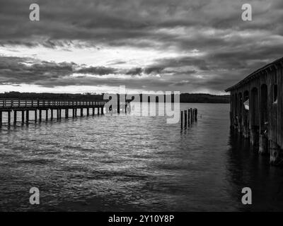 Ammersee rive ouest à Schondorf à l'aube Banque D'Images