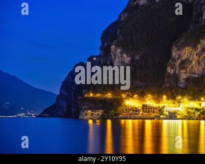 Soirée à Riva del Garda Banque D'Images