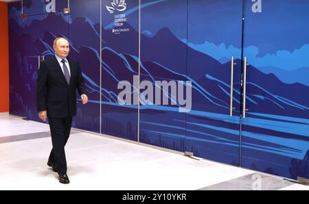 Vladivostok, Russie. 04th Sep, 2024. Le président russe Vladimir Poutine, arrive pour l'accueil formel des participants au Forum économique de l'est sur l'île Russky, le 4 septembre 2024 à Vladivostok, en Russie. Crédit : Vyacheslav Prokofyev/Kremlin Pool/Alamy Live News Banque D'Images