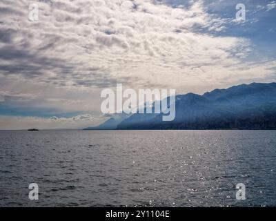 Impressions à Malcesine, vue sur le lac de Garde Banque D'Images