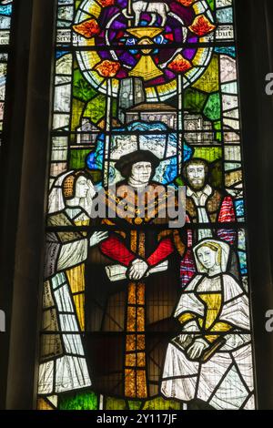 Angleterre, Kent, Canterbury, église St Dunstan, vitrail représentant St Thomas More, lord chancelier et président de la Chambre des communes sous le roi Henri VIII Banque D'Images