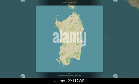 L'île de Sardaigne dans la mer Tyrrhénienne, appartenant à l'Italie, décrite et mise en évidence sur une carte topographique de style humanitaire OSM Banque D'Images