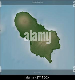 Hachijojima dans la mer des Philippines, appartenant au Japon, recadrée au carré sur une carte d'altitude en couleur Banque D'Images