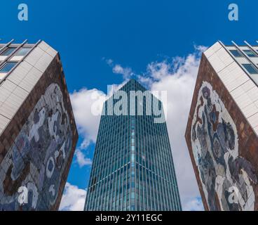 Paris, France - 08 25 2024 : la tour Jussieu sur le campus Pierre et Marie Curie Banque D'Images