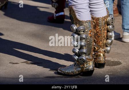 Participants au carnaval du folklore bolivien dans le centre-ville de Barcelone, Espagne Banque D'Images