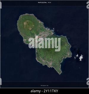 Hachijojima dans la mer des Philippines, appartenant au Japon, recadrée au carré sur une image satellite prise le 16 juillet 2011 Banque D'Images