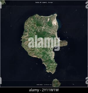 Isola di Lipari dans la mer Tyrrhénienne, appartenant à l'Italie, recadrée au carré sur une image satellite prise le 25 août 2023 Banque D'Images