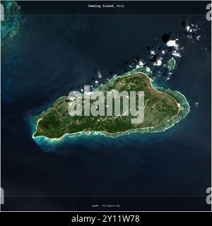 L'île de Jomalig, dans la mer des Philippines, appartenant aux Philippines, a été recadrée au carré sur une image satellite prise le 13 novembre 2020 Banque D'Images