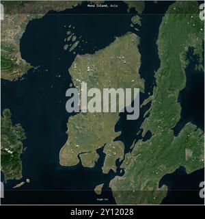 L’île de Muna dans la mer de Banda, appartenant à l’Indonésie, a été recadrée au carré sur une image satellite prise le 1er septembre 2022 Banque D'Images