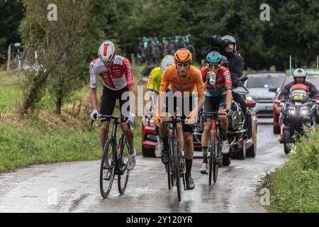 Cotiello, Espagne. 4 septembre 2024 - Thomas Champion (Cofidis), Thibaut Guernalec (Arkea B&B), Xabier Isasa (Euskatel Euskadi), Jonas Wislsy (Lotto Dstiny). Vuelta Ciclista a España 2024. Crédit : Javier Fernández Santiago / Alamy Live News Banque D'Images