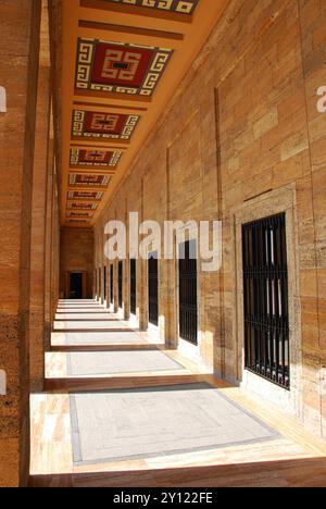 Ankara, Turquie. Détail de l'architecture moderne du mausolée appelé 'Anitkabir' par Mustafa Kemal Ataturk, fondateur de la République de Turquie. Banque D'Images