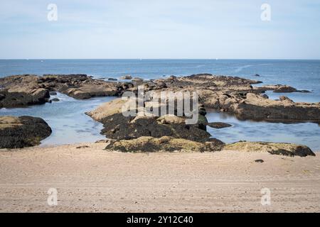 Plage le long de la côte de la Turballe en Bretagne en France Banque D'Images
