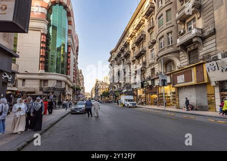 Soirée du centre ville, Talaat Harb près de la place Tahrir, le Caire, Egypte, Afrique du Nord, Afrique Banque D'Images