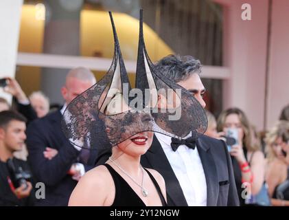 Lady Gaga Michael Polansky Red Carpet Joker : folie à deux Venice 2024 Banque D'Images