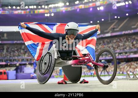 Paris, France. 4 septembre 2024. Samantha Kinghorn, de Grande-Bretagne, remporte l'or dans la finale féminine du 100 mètres T53 au stade de France. Le jour 7 des Jeux Paralympiques de Paris 2024. Crédit : Roger B/Alamy Live News Banque D'Images