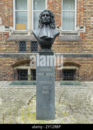 Bruges, Flandres, Belgique - 22 juin 2024 : Thomas Montanus, Medicus 17ème siècle à Eleonora Verbekehof. Gros plan, Banque D'Images