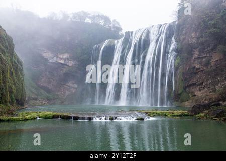 ANSHUN, CHINE - 19 MARS 2017 - (FILE) la cascade de Huangguoshu est vue dans la ville d'Anshun, province du Guizhou, Chine, 19 mars 2017. Banque D'Images